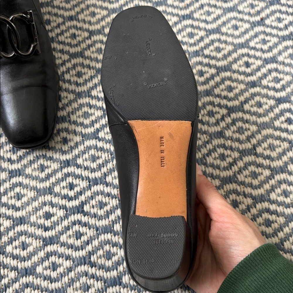 VINTAGE FERRAGAMO “Gancini” buckle leather pump - Picture 4 of 12